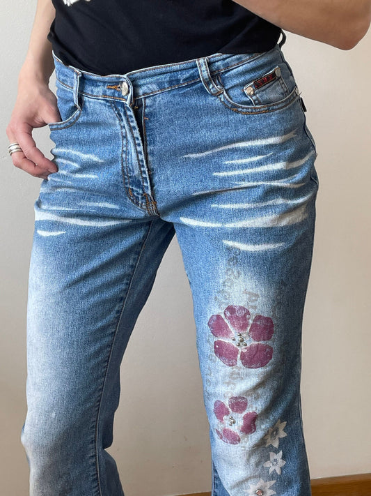 Vintage y2k mid rise vintage light blue jeans with flowers and rhinestones