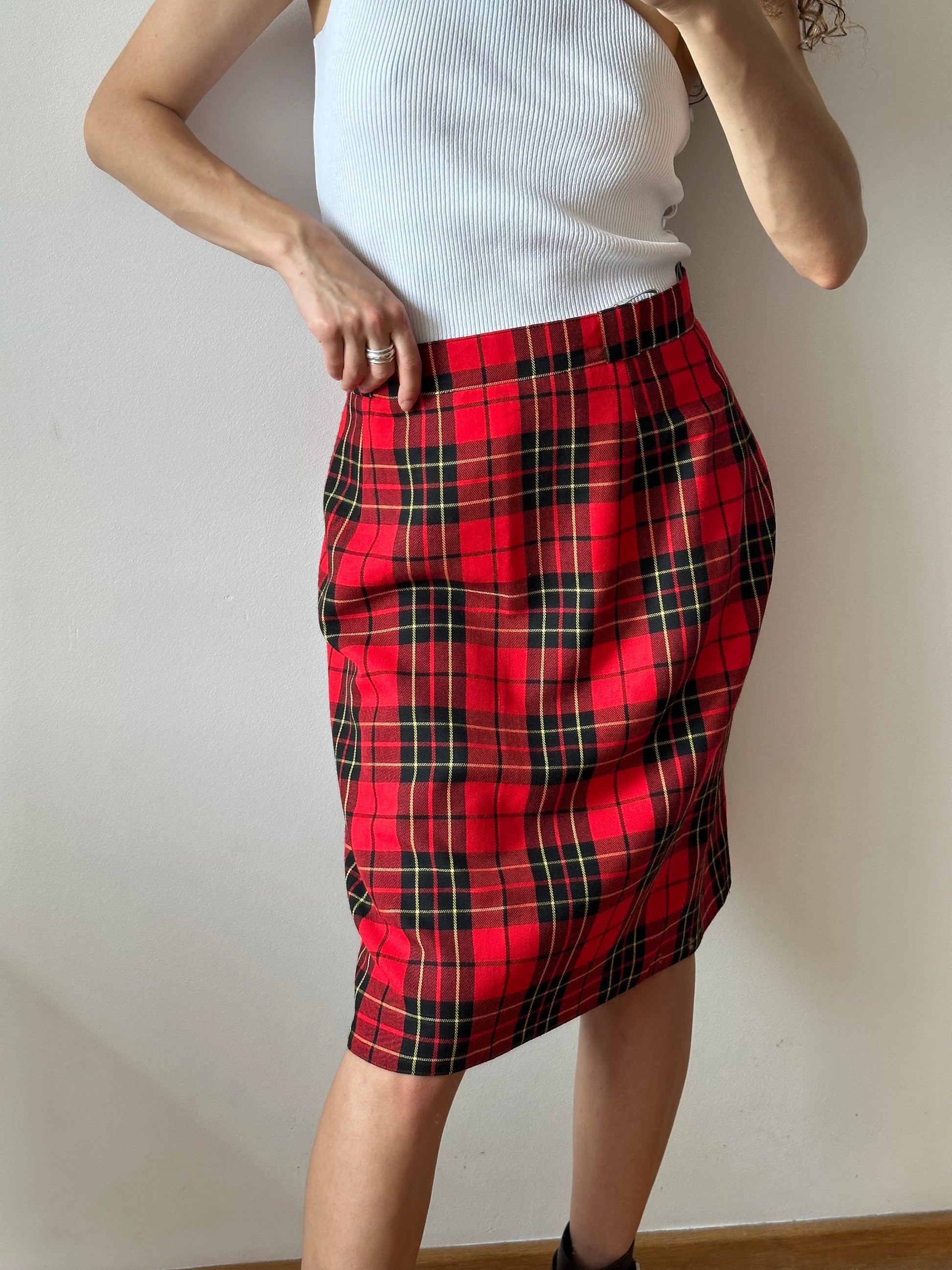 Vintage tartan plaid wool Scottish kilt, midi skirt in red