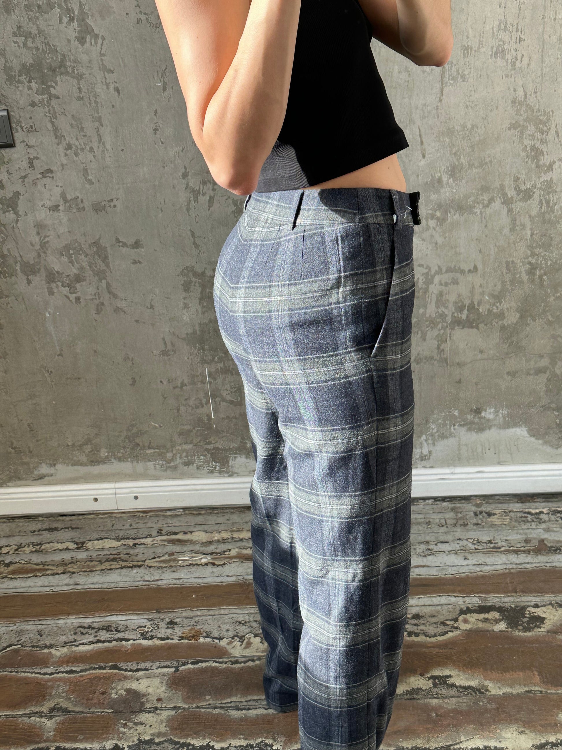 Vintage women checked wool trousers in grey