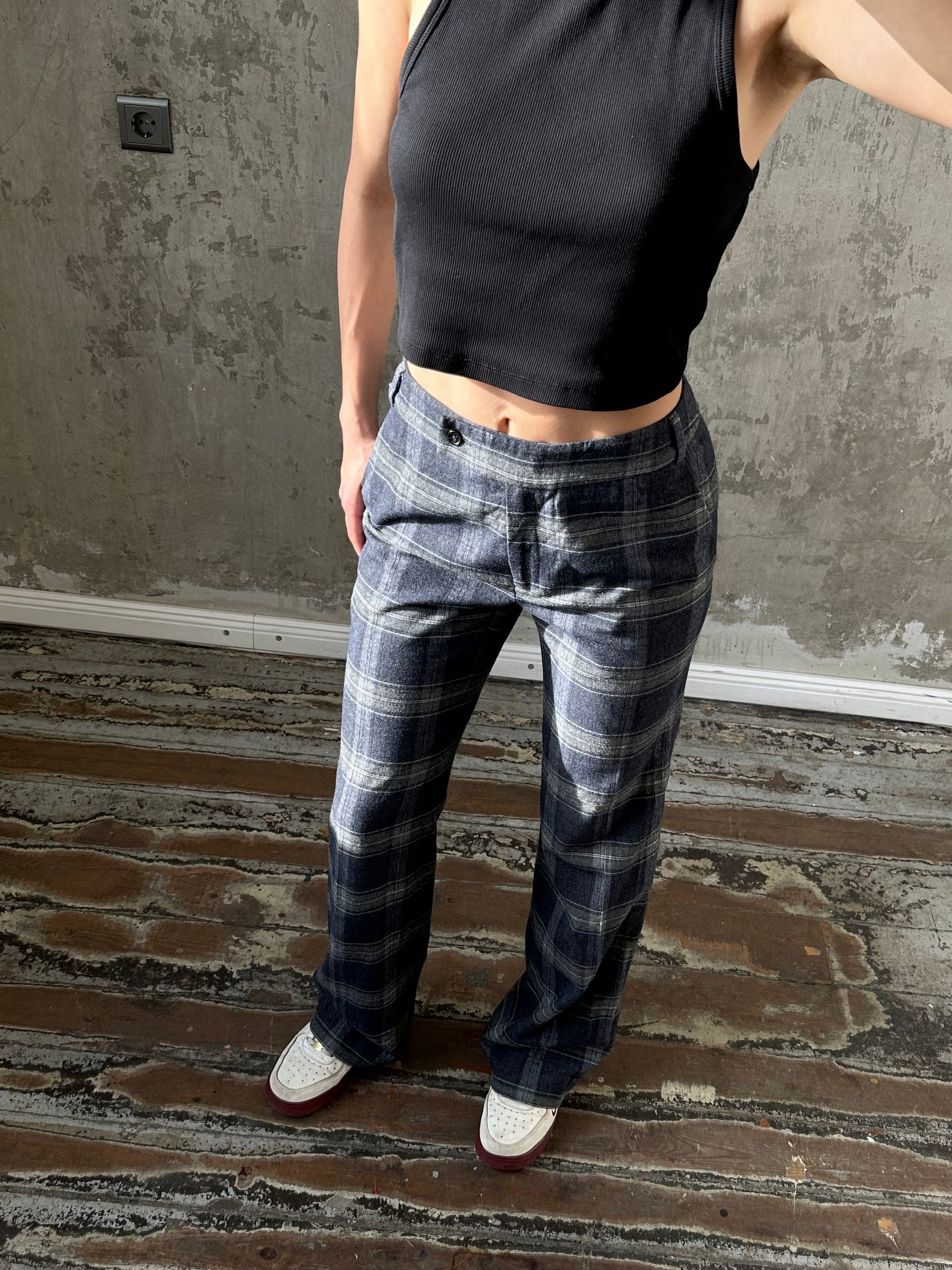 Vintage women checked wool trousers in grey