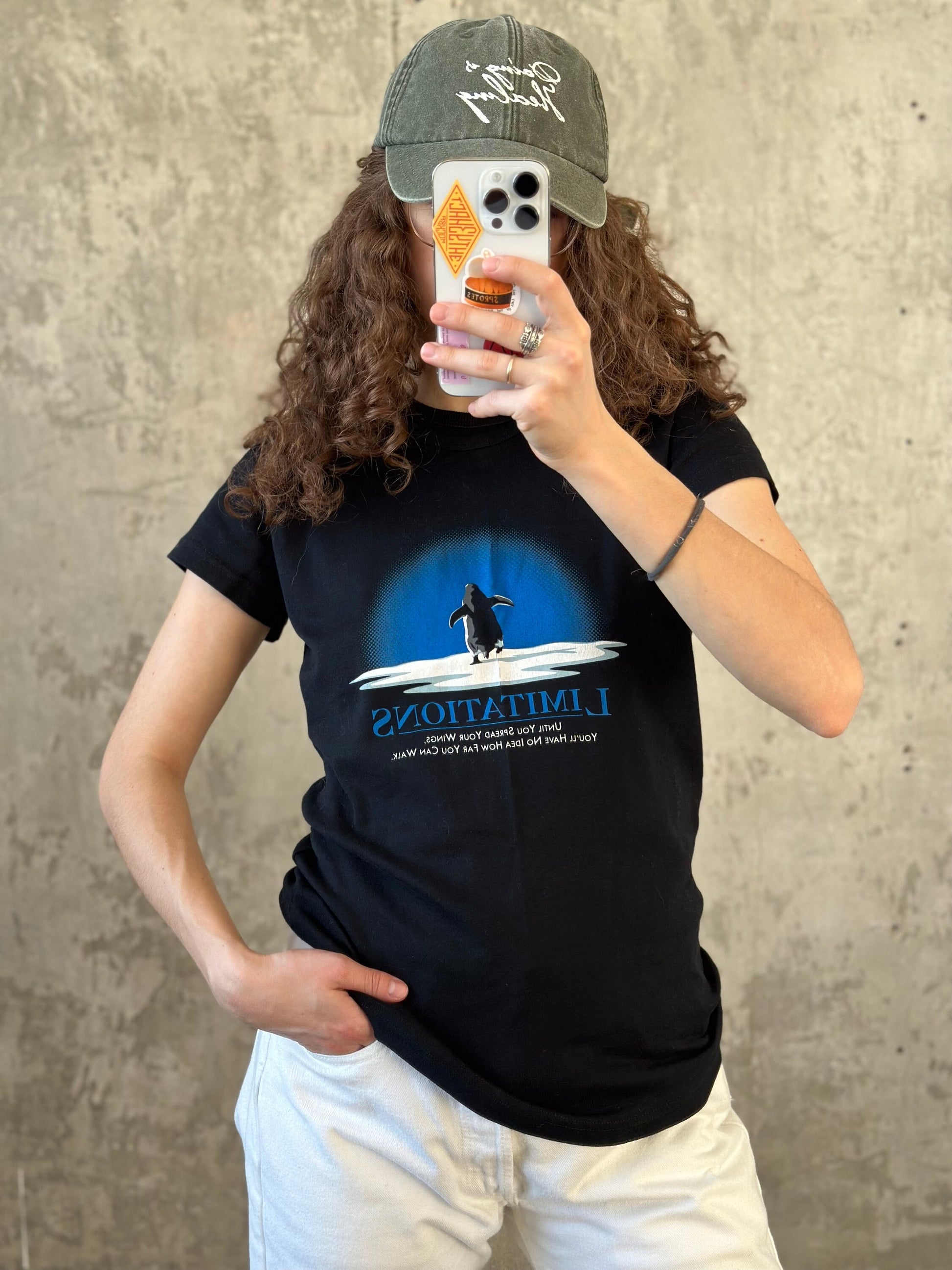 Vintage y2k women t-shirt in black with penguin