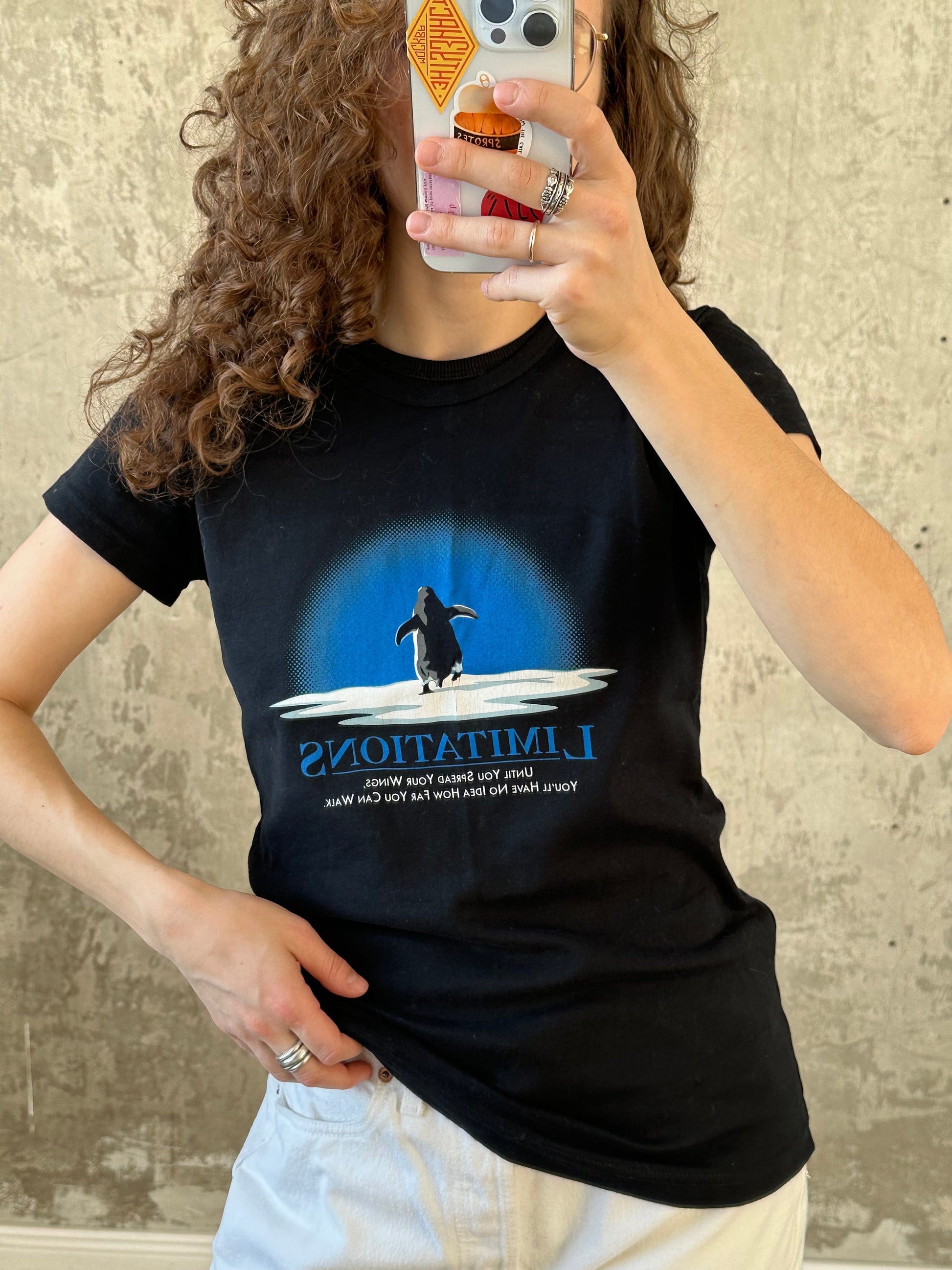 Vintage y2k women t-shirt in black with penguin