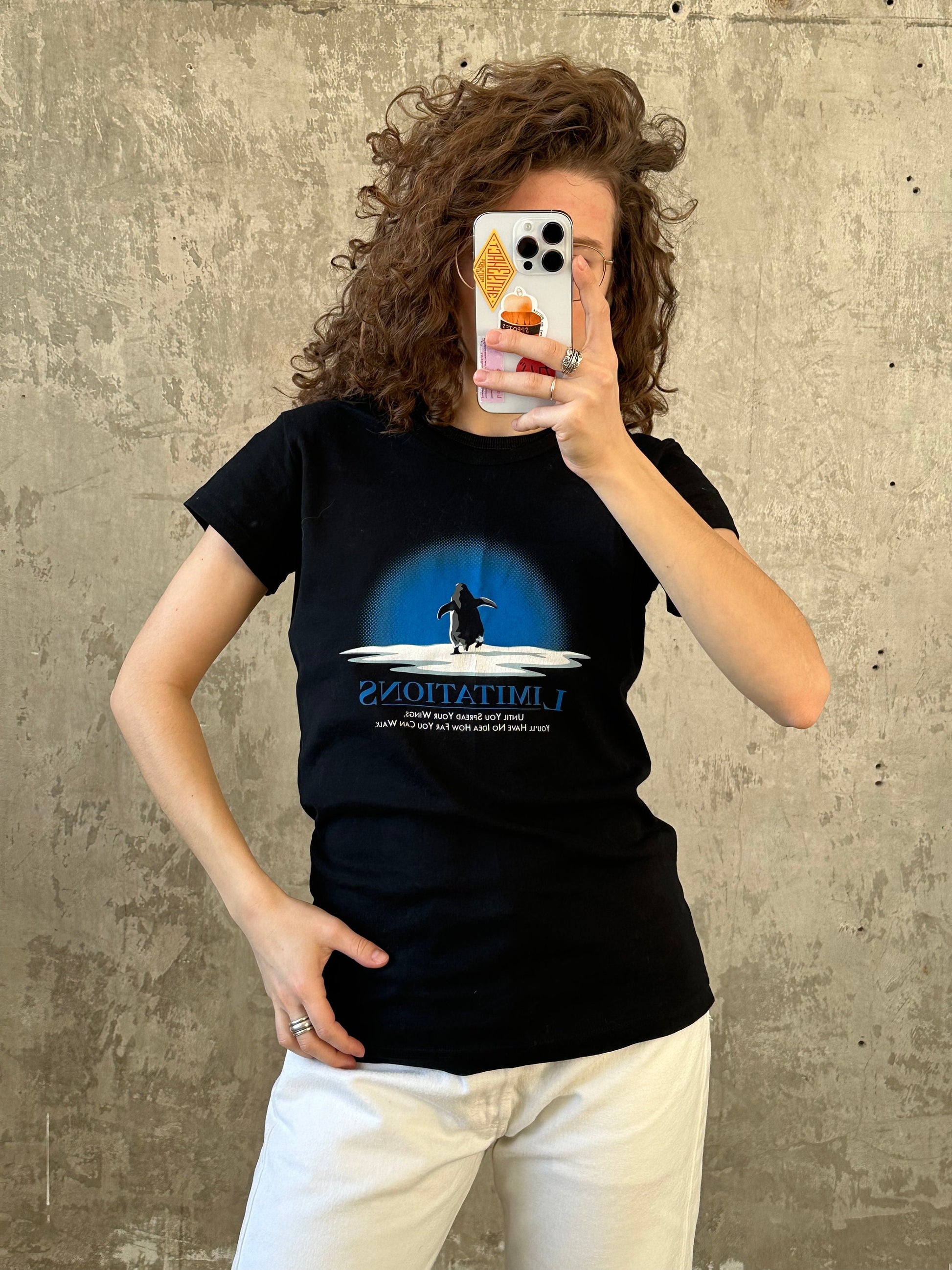 Vintage y2k women t-shirt in black with penguin