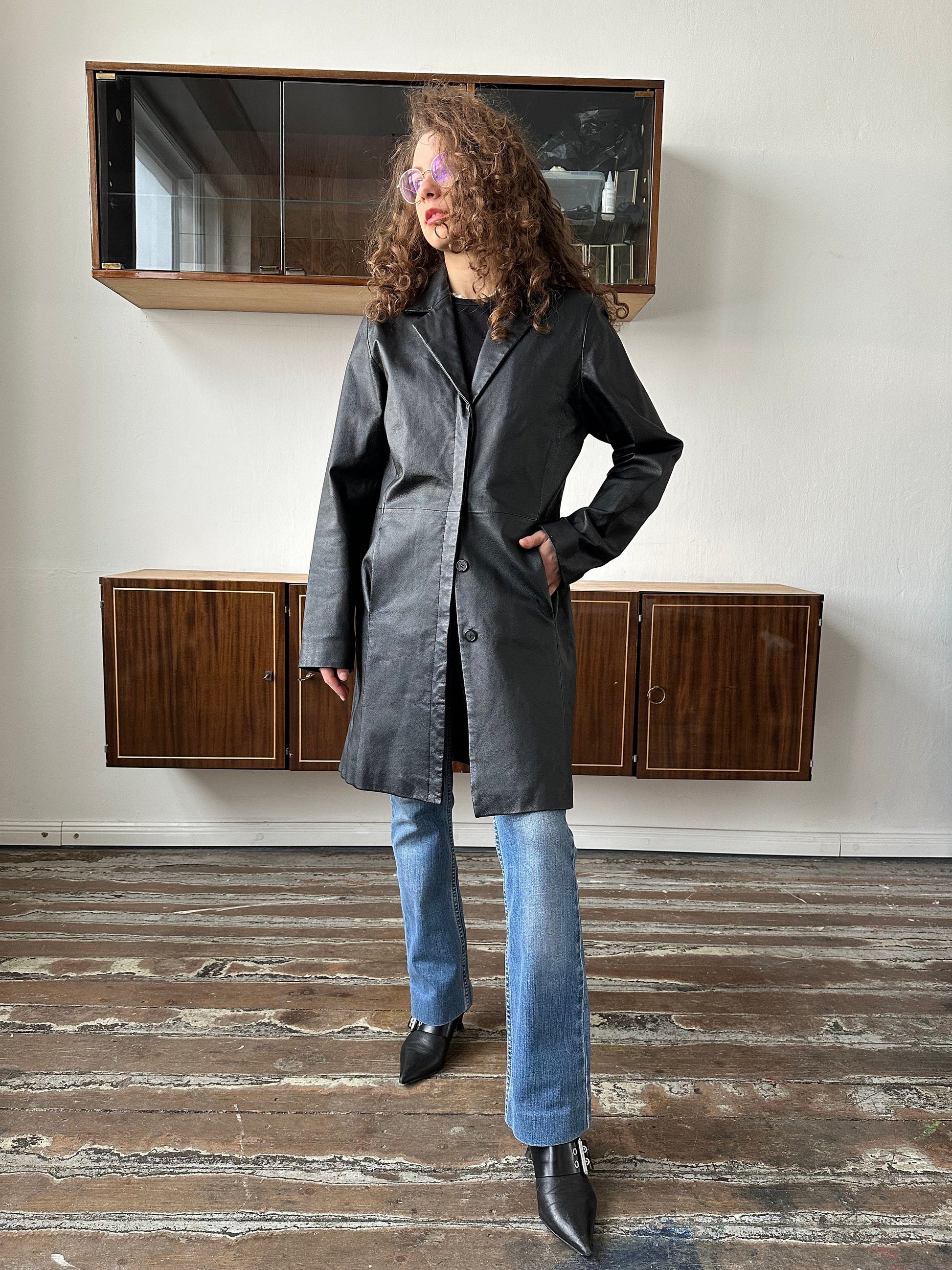 Vintage 90s straight leather coat in black