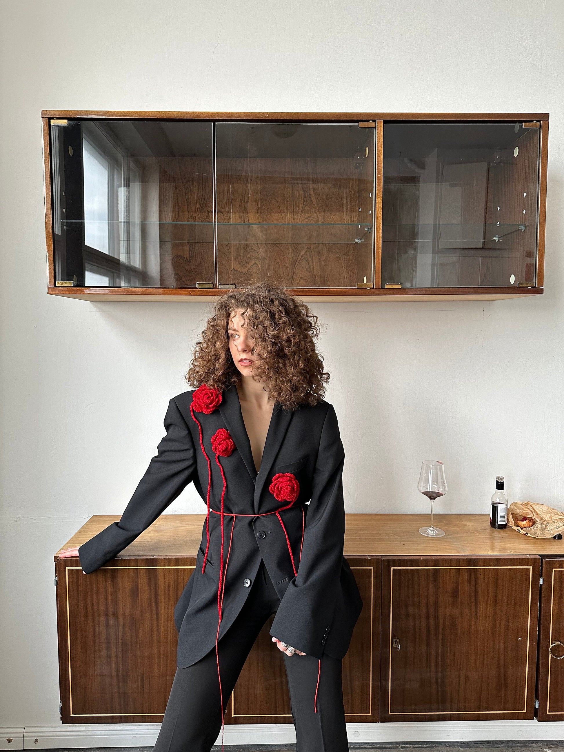 Preorder I Customized order for Jasmine I size L I Blazer "FALLING" in black with roses