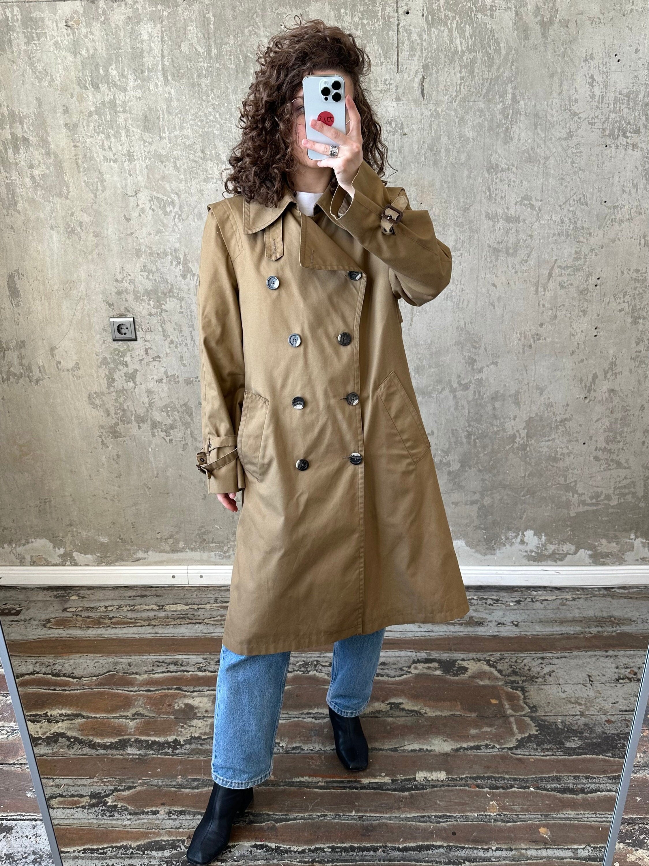 Classy 80s vintage trench coat in beige