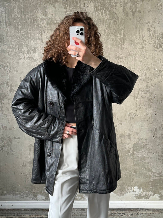 Vintage 90s black leather jacket with fur collar