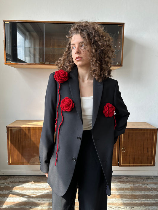Vintage customised black blazer Nr. 2 "FALLING" with roses
