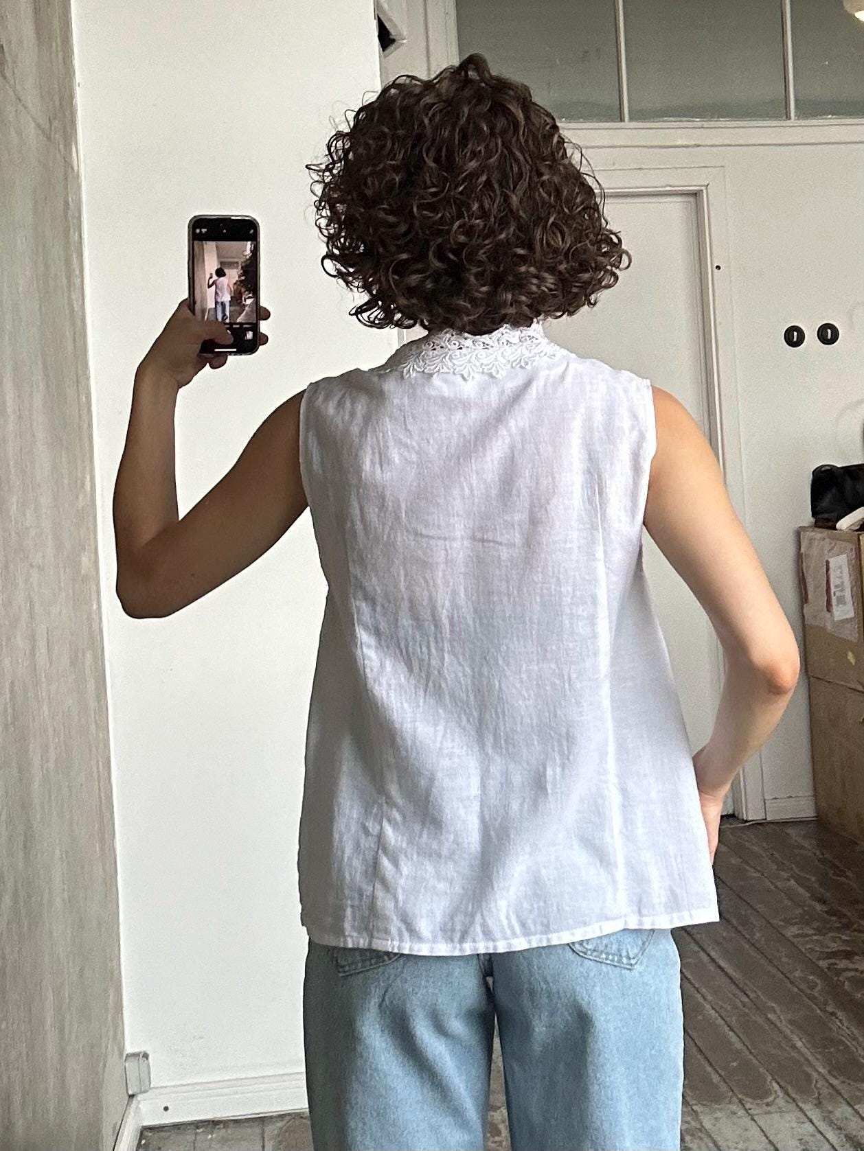 Vintage women's sleeveless blouse in white, cotton vest
