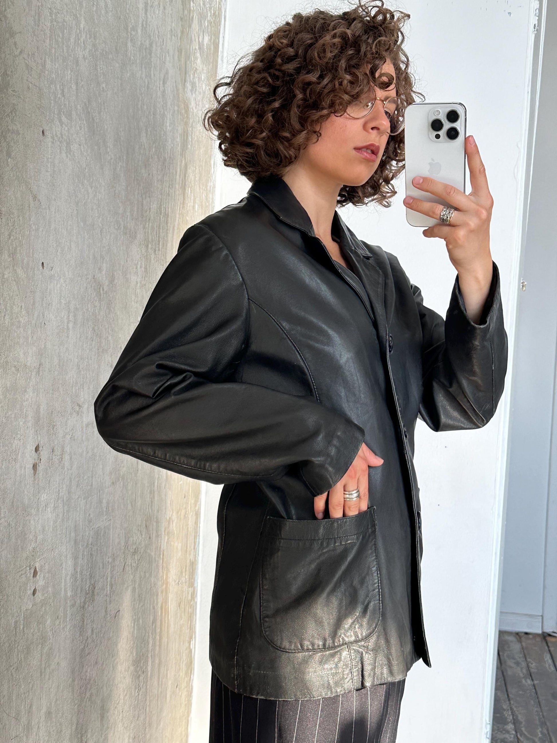 Vintage 90s cropped leather blazer in black