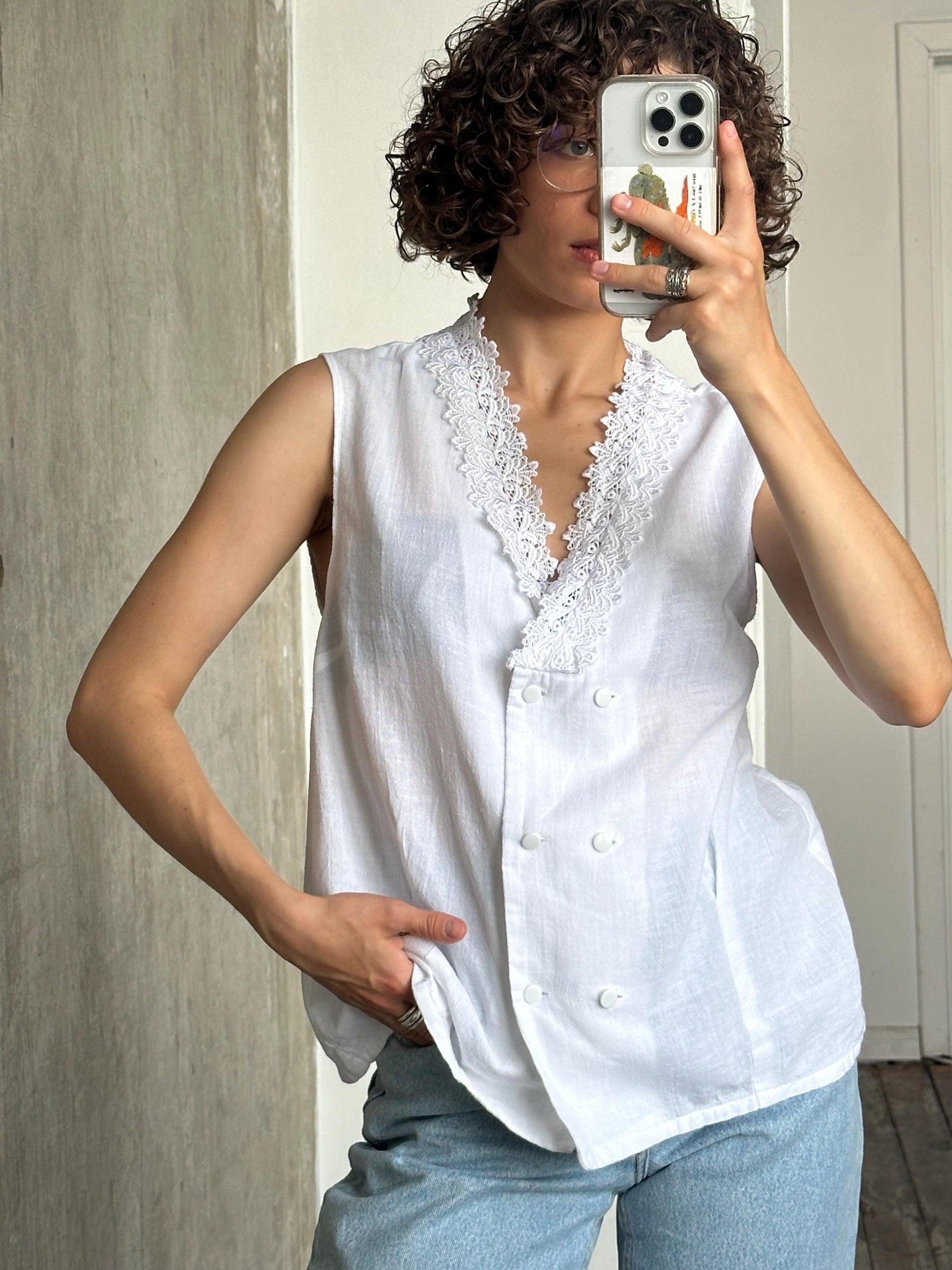 Vintage women's sleeveless blouse in white, cotton vest
