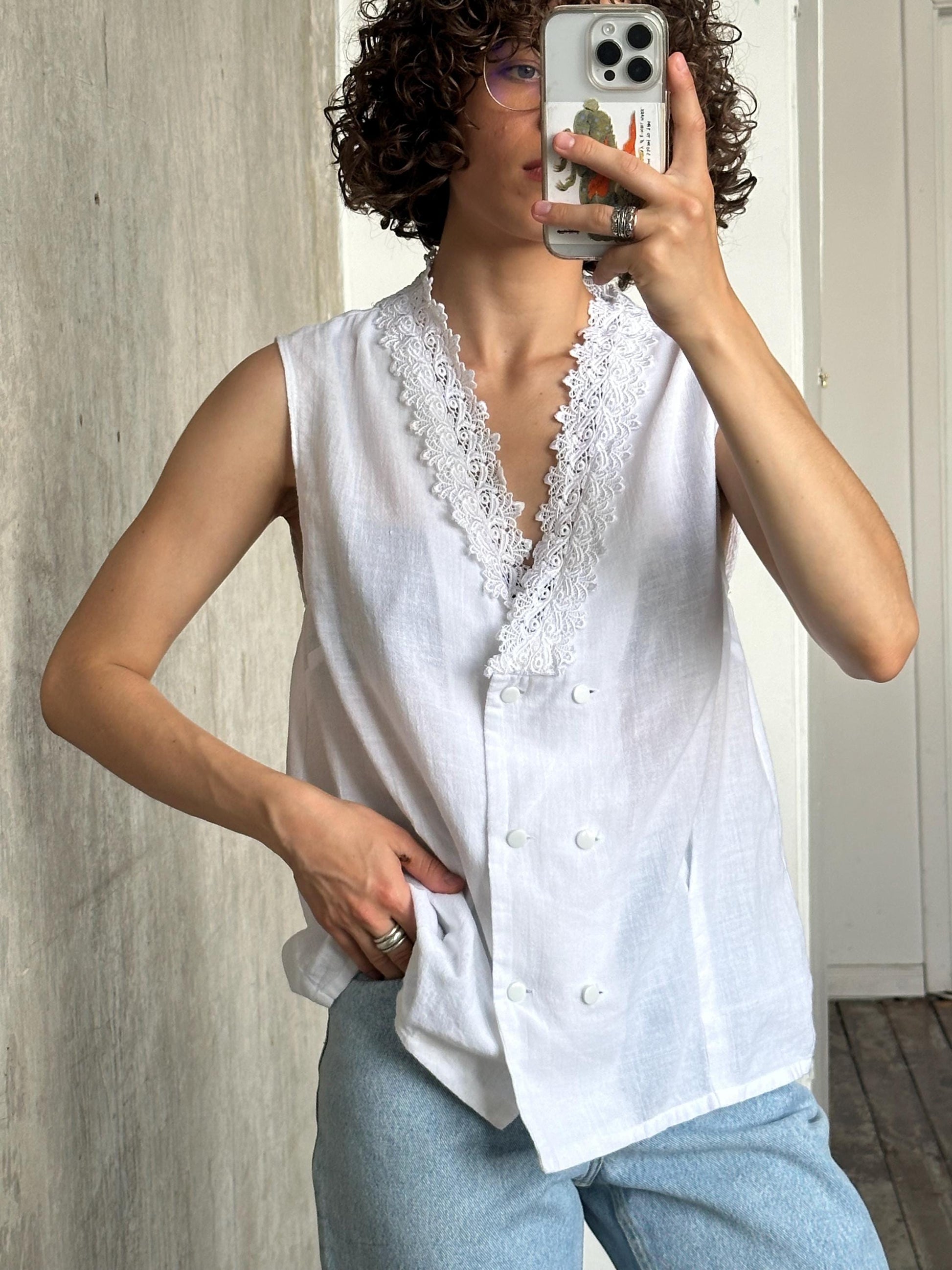 Vintage women's sleeveless blouse in white, cotton vest