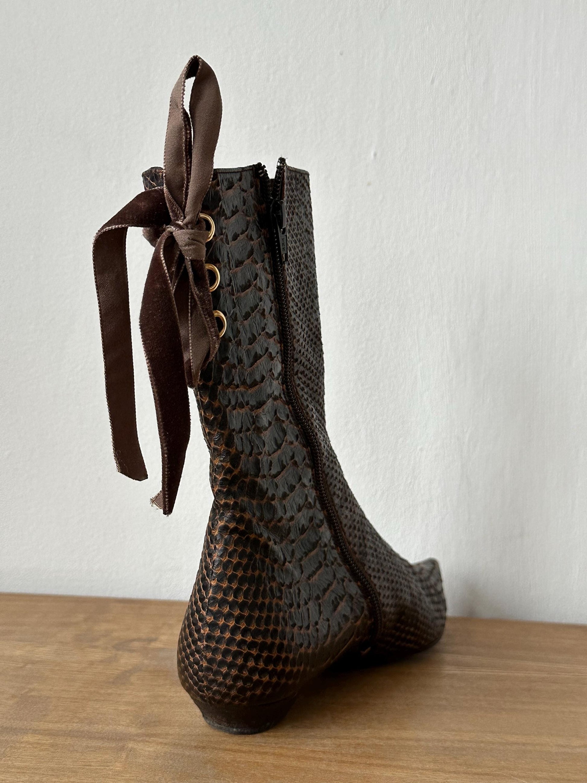 Vintage snake leather boots with bows in brown, size EUR 38
