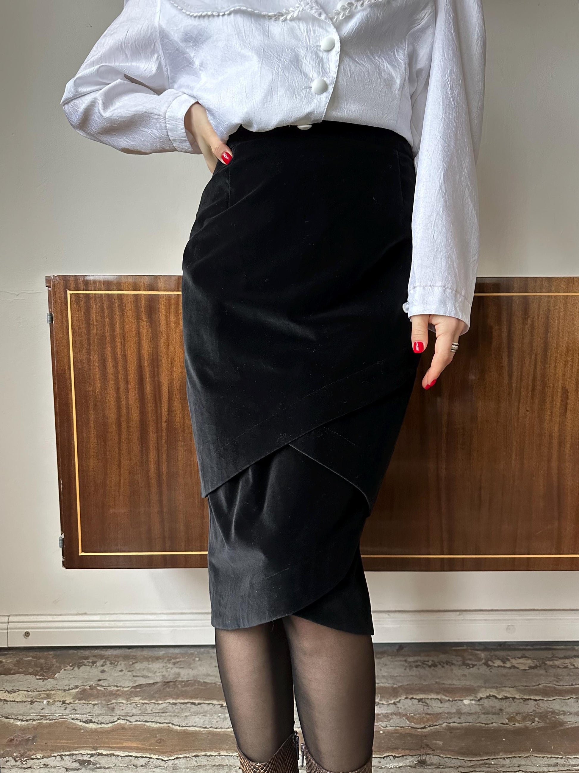 Vintage 90s layered velvet skirt in black