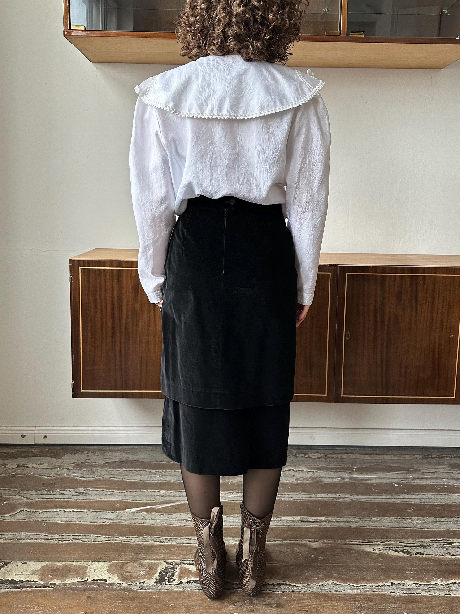Vintage 90s layered velvet skirt in black