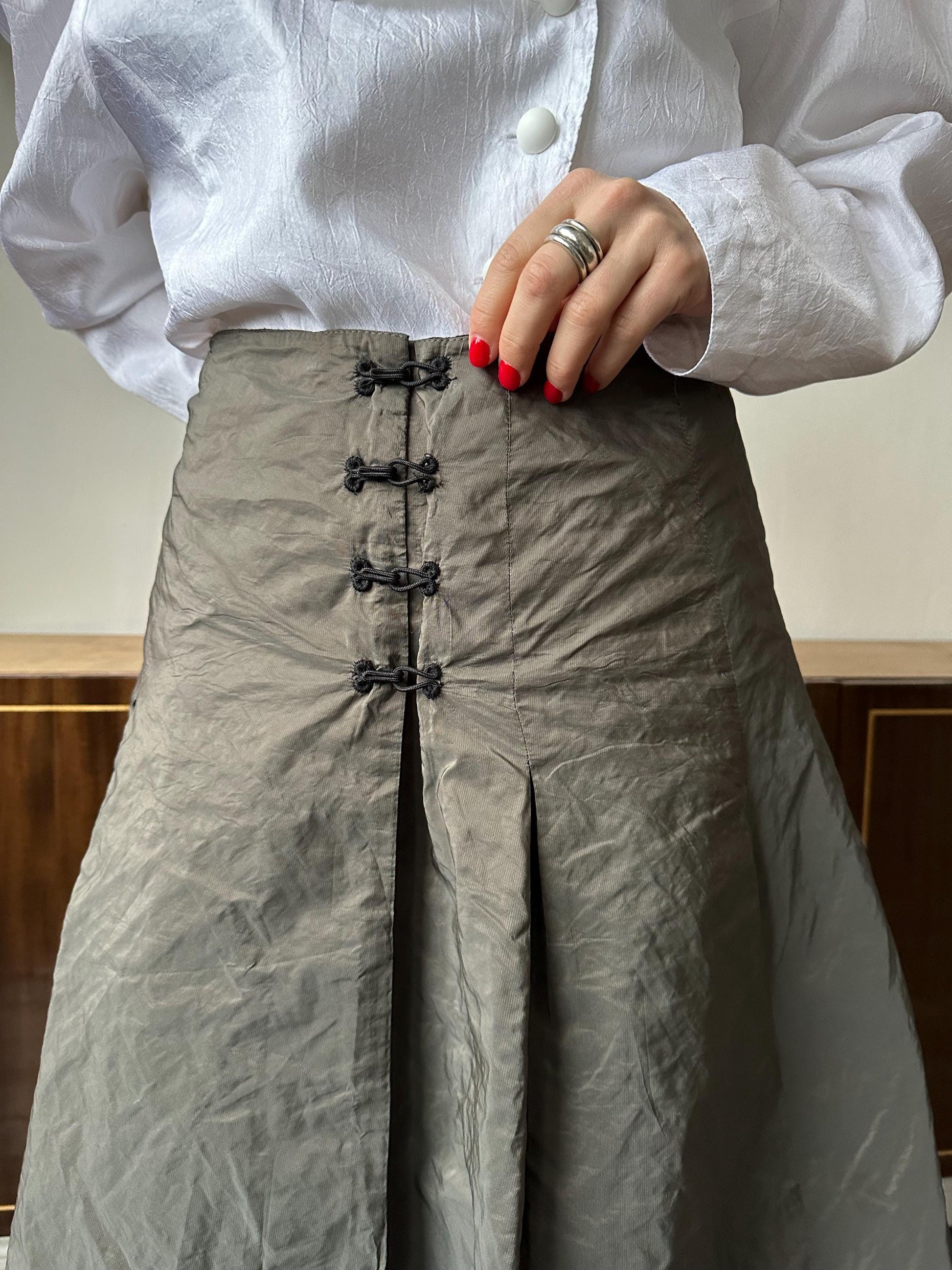 Vintage y2k shiny satin skirt in grey, midi office look skirt