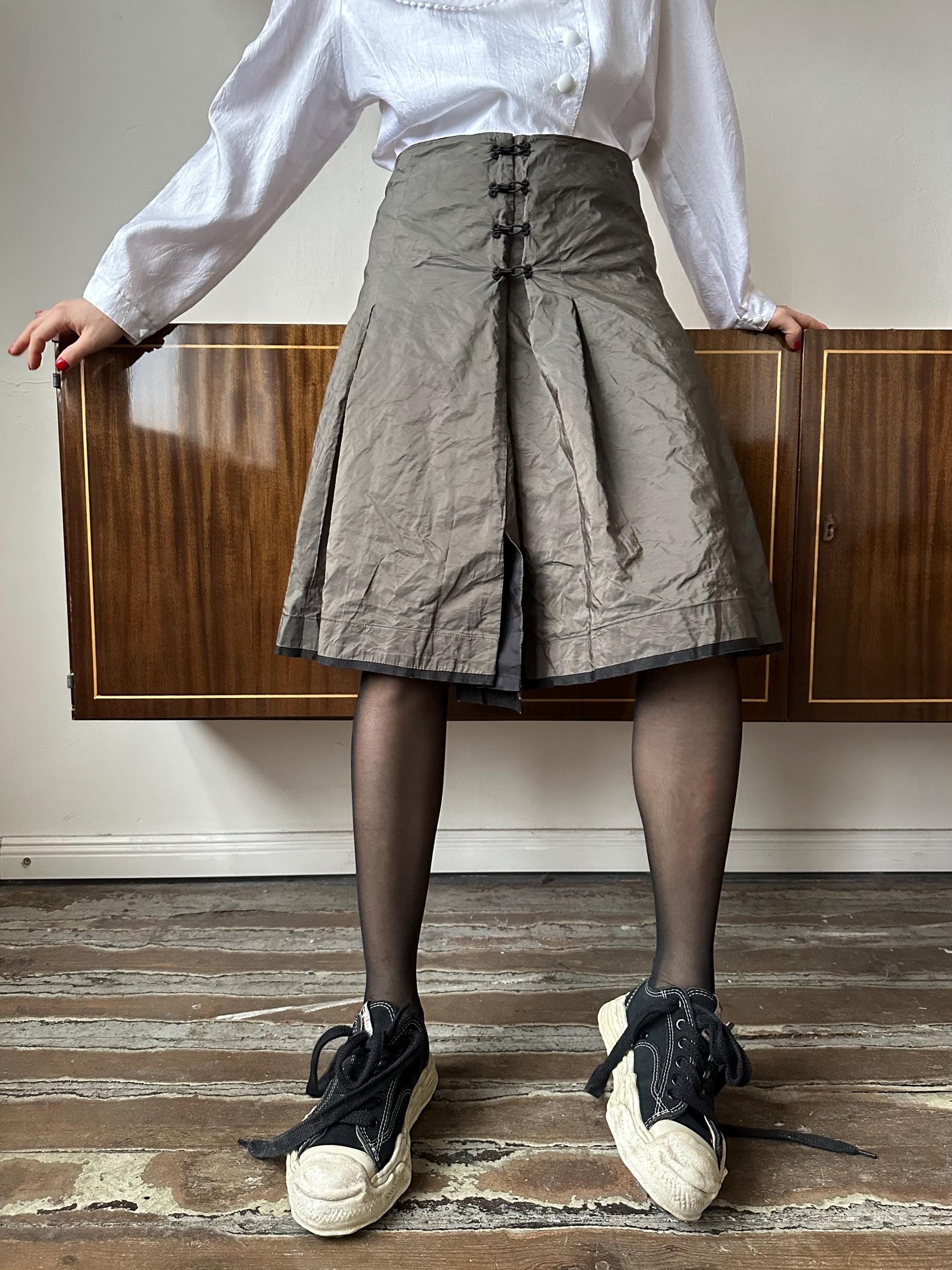 Vintage y2k shiny satin skirt in grey, midi office look skirt