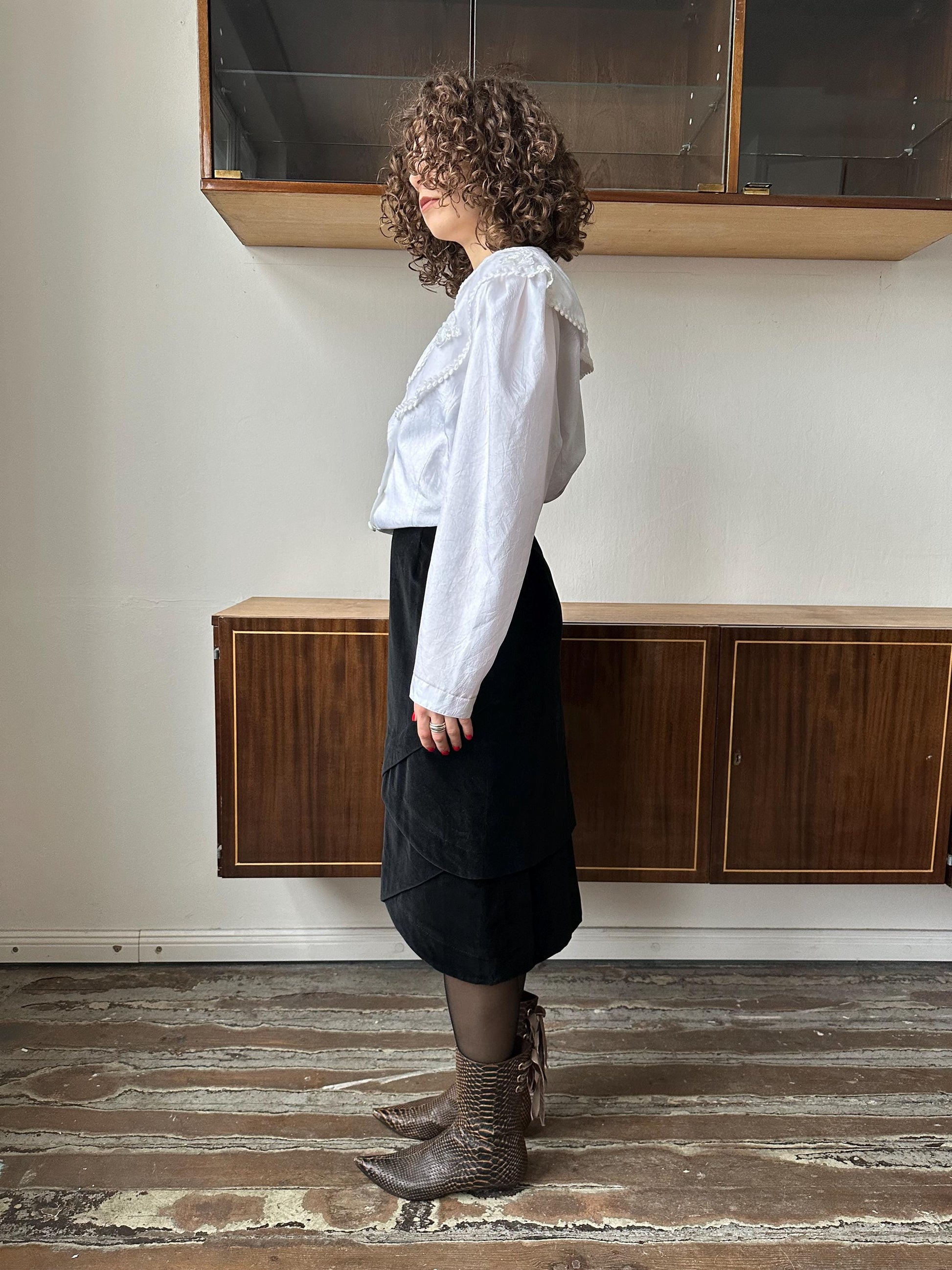 Vintage 90s layered velvet skirt in black