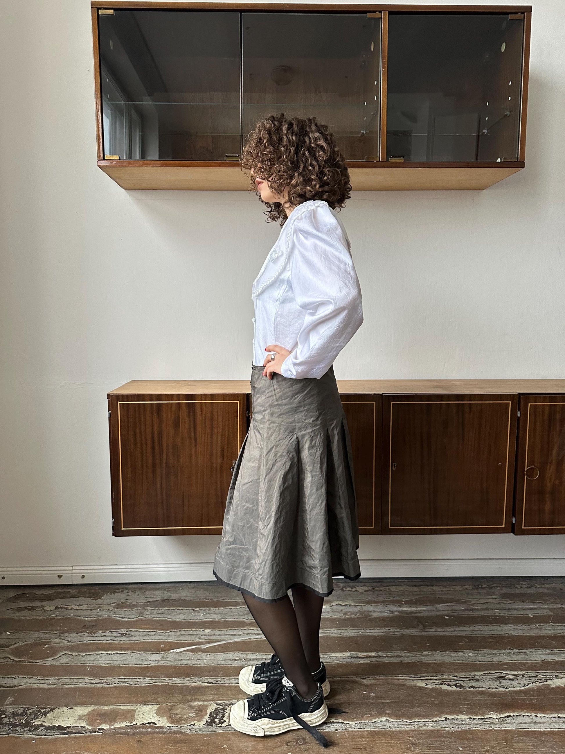 Vintage y2k shiny satin skirt in grey, midi office look skirt