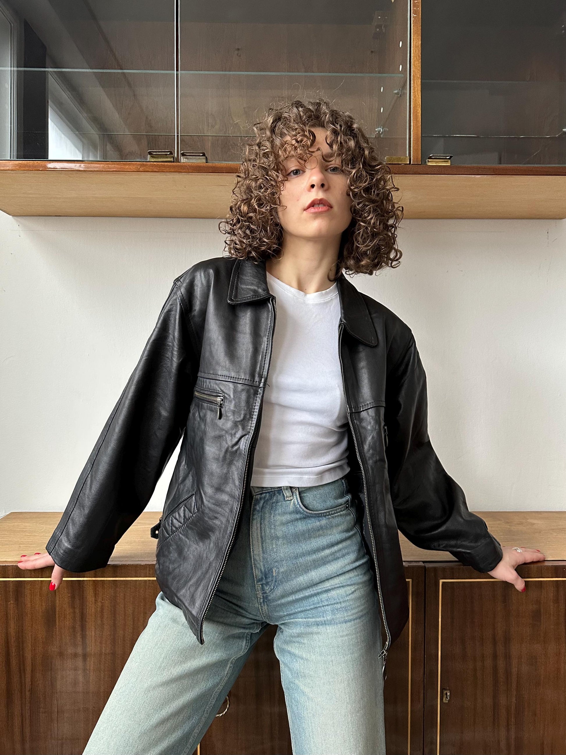 Vintage boxy leather bomber jacket in black