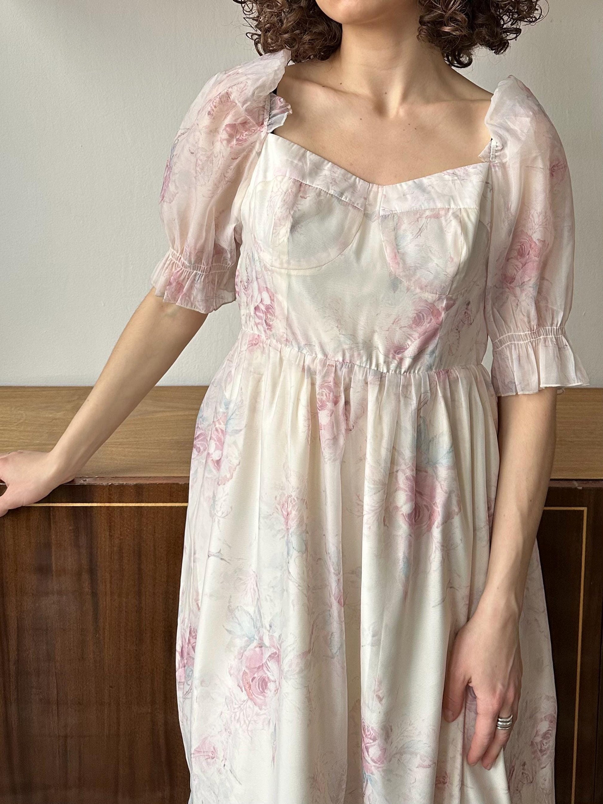 Vintage white floral maxi dress in pink