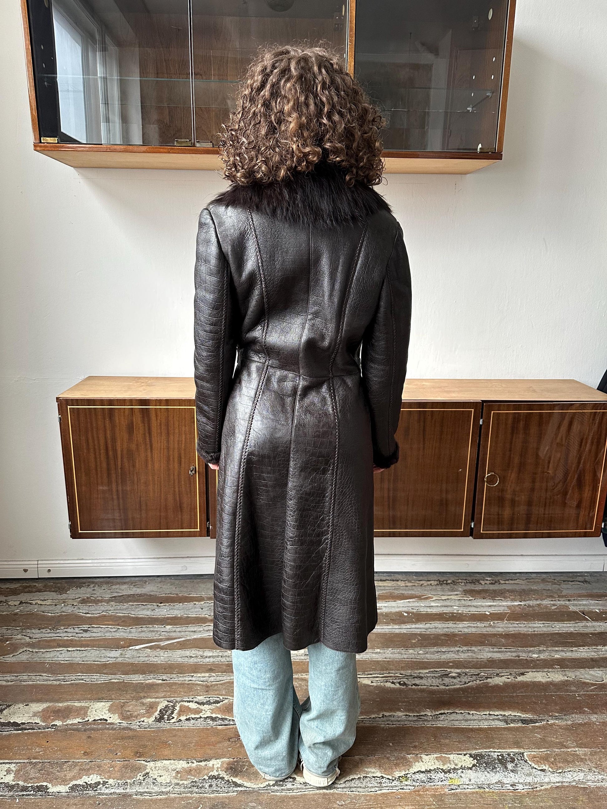 Vintage black leather insulated coat with fur collar