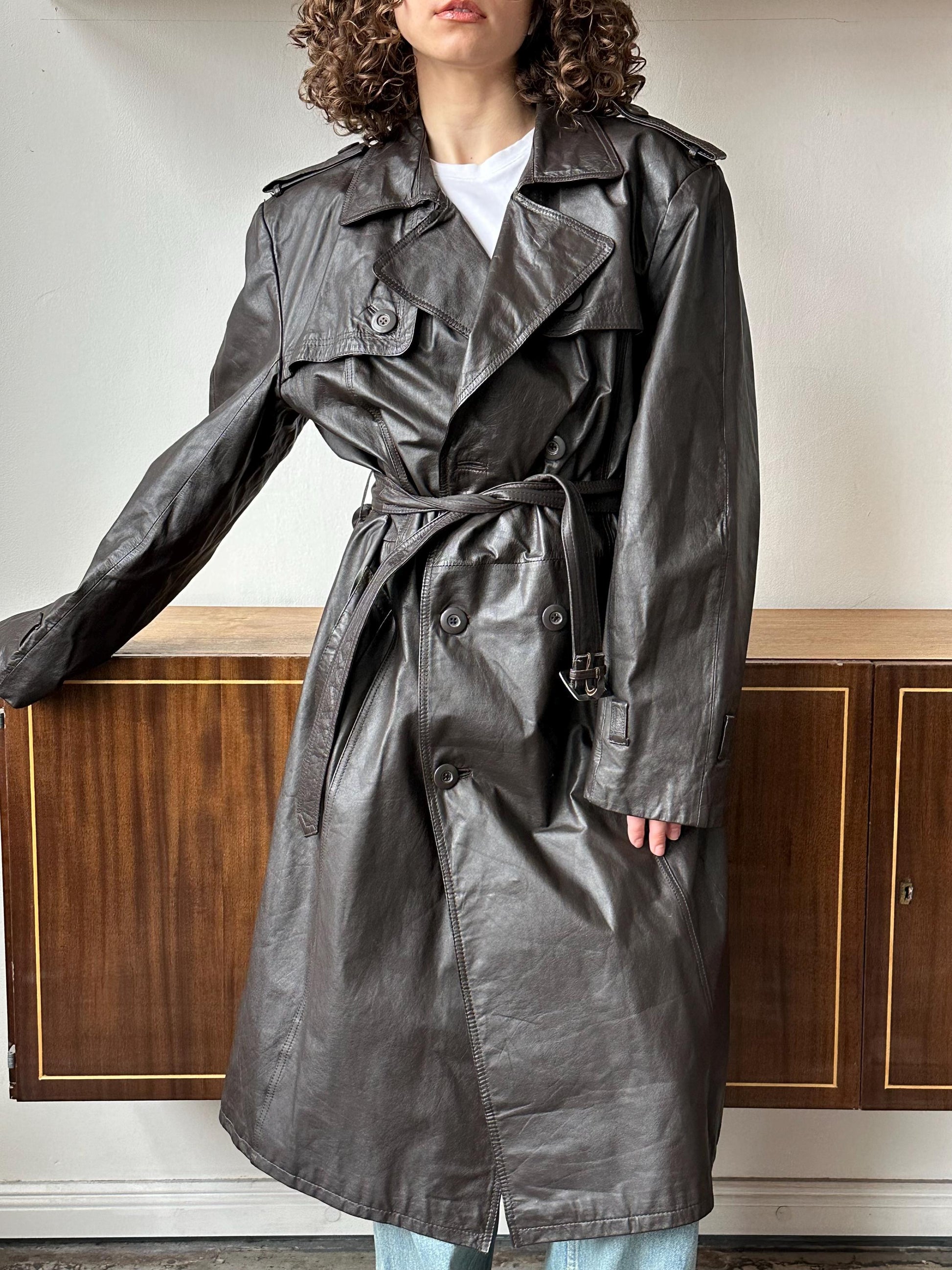 Vintage 90s genuine leather massive coat in brown