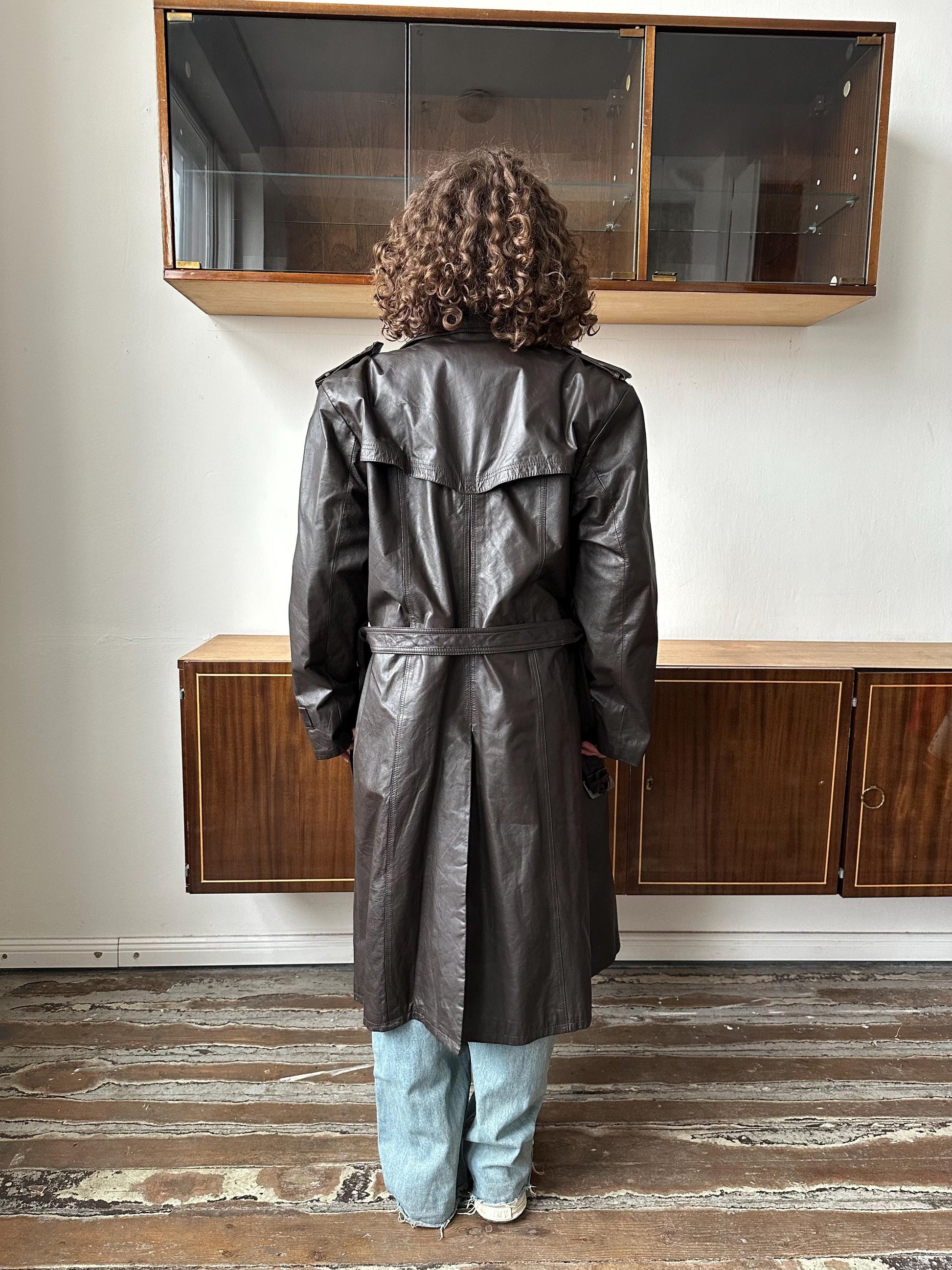 Vintage 90s genuine leather massive coat in brown